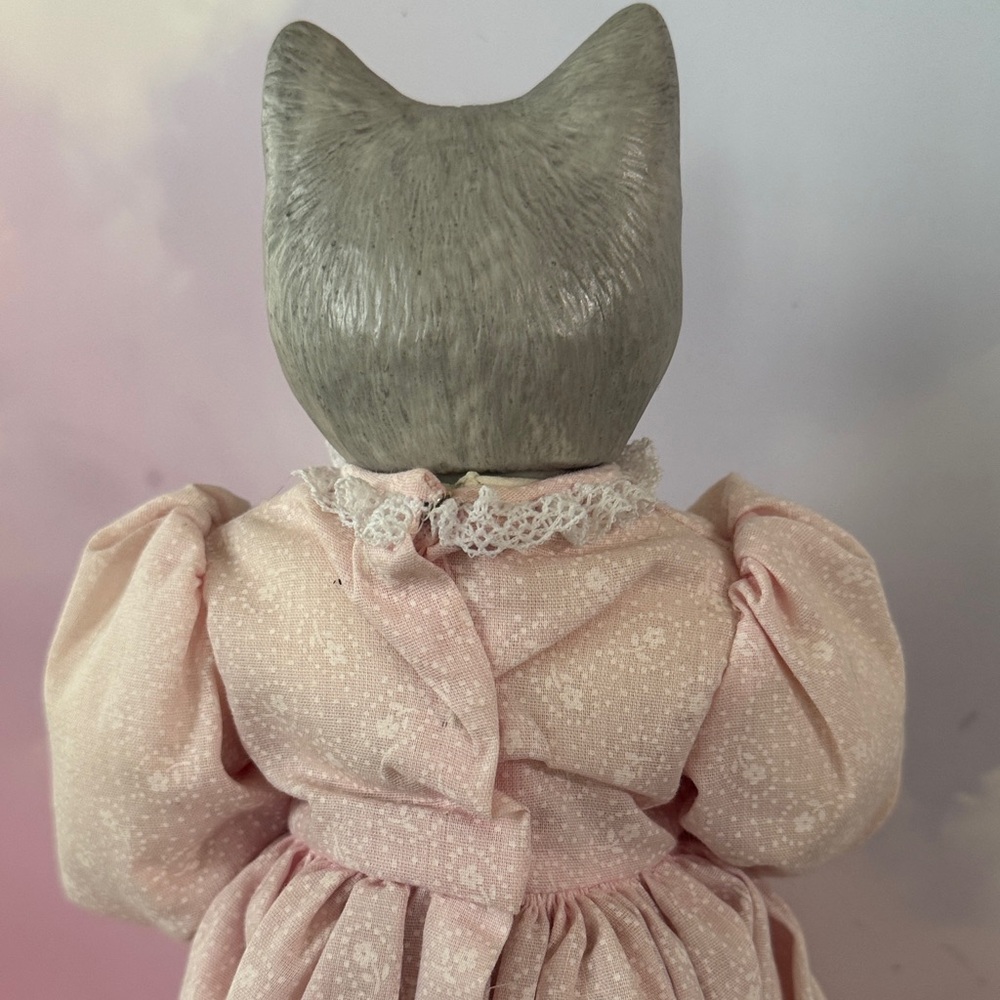 Vintage artist-made collectible Cat Figurine in Pink Dress - Picture 9 of 11